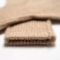 kameelhaar-handschoenen-beige-ongeverfd-mongolian-magic-close-up