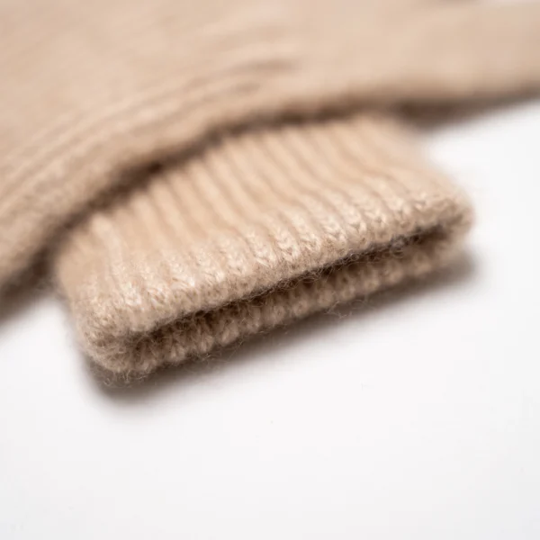 gants-en-cachemire-beige-non-teints-mongolian-magic-gros-plan-1 gants-en-cachemire-beige-non-teints-mongolian-magic-gros-plan-1
