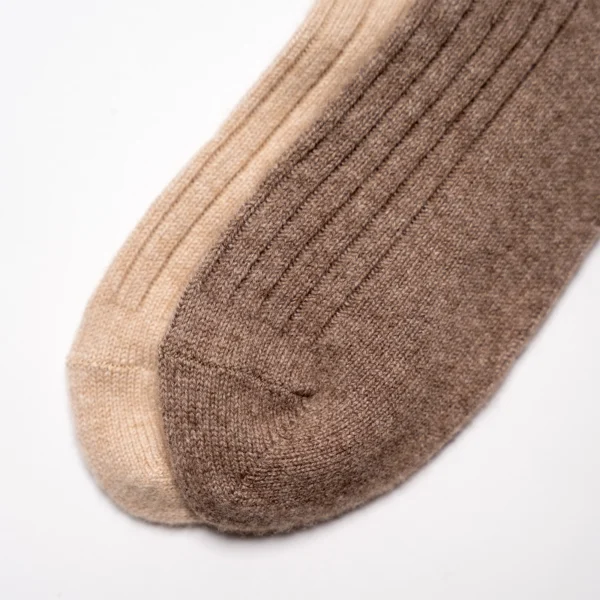 kasjmier-sokken-beige-lichtbruin-ongeverfd-mongolian-magic-tenen kasjmier-sokken-beige-lichtbruin-ongeverfd-mongolian-magic-tenen
