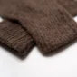 schapenwollen-handschoenen-bruin-ongeverfd-mongolian-magic-close