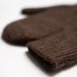 schapenwollen-wanten-bruin-ongeverfd-mongolian-magic-close-up